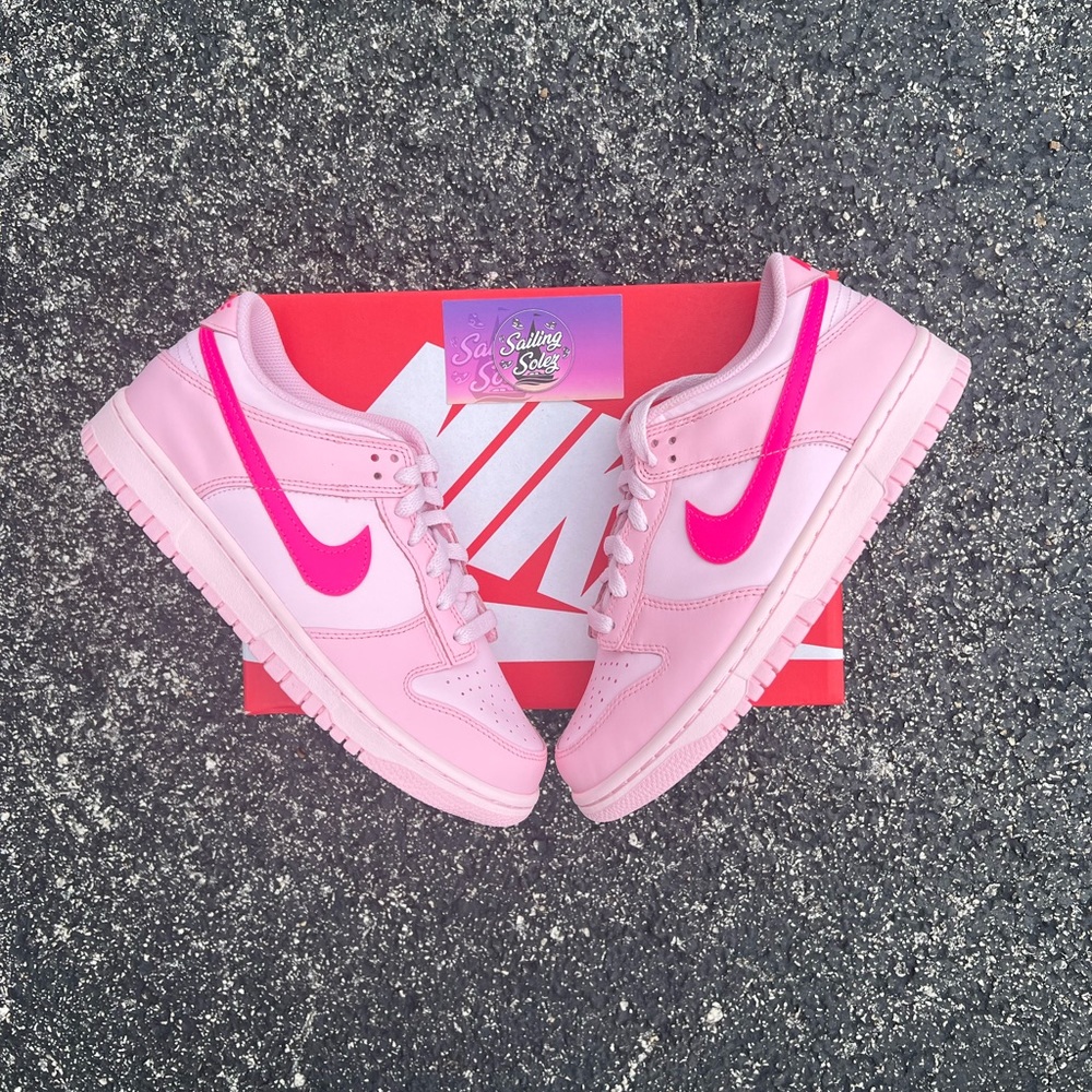 Nike Dunk Low Triple Pink